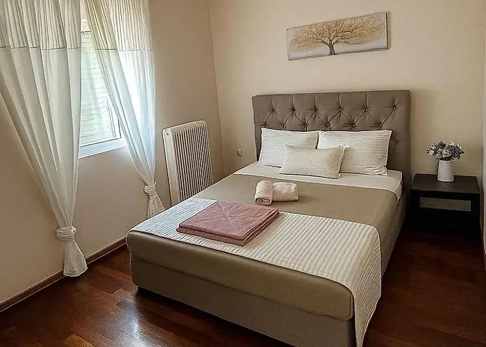 Relaxing In Luxury With View To Sea From 4th Floor And Parking Kalamata