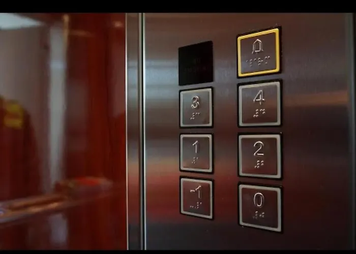 Relaxing In Luxury With View To Sea From 4th Floor And Parking * Kalamata